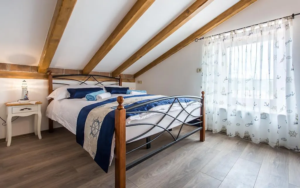 Villa Cima Vrbnik 0*,  Croatia