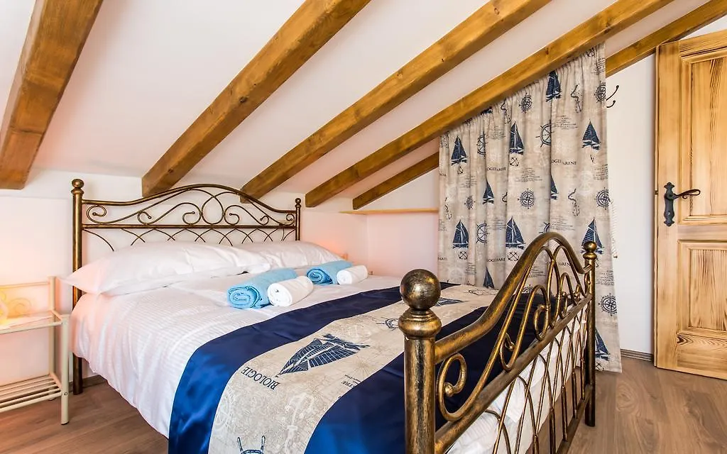 Villa Cima Vrbnik 0*,  Croatia
